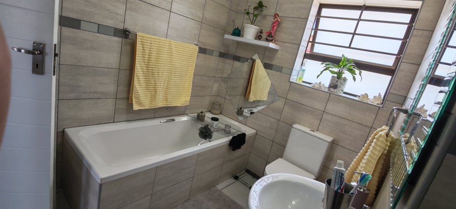 2 Bedroom Property for Sale in Dana Bay Western Cape